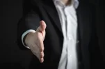 handshake-2056023_960_720.webp