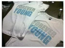 camisetas forever young.webp