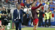 cristiano-ronaldo-instrucciones-sus-companeros-desde-area-tecnica-junto-seleccionador-fernand...webp
