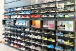 nike-running-shoes-sale-en-nike-shoe-store-display-65626568.webp