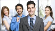 5-grandes-mentiras-que-puedes-contar-en-el-trabajo-para-ascender-rapido.webp