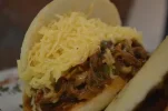 arepa-pelua-gouda-cheese.webp